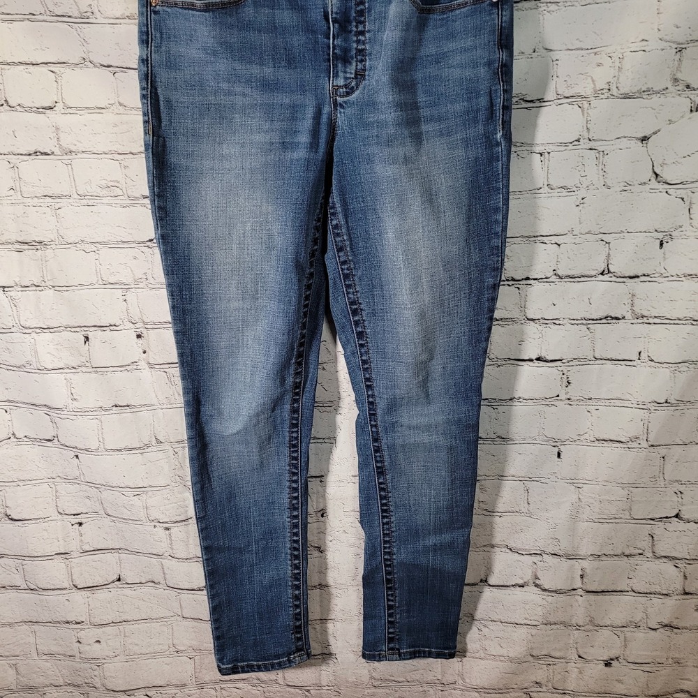 Seven 7 Women's Size 10 Skinny Leg Jeans. - Picture 6 of 7
